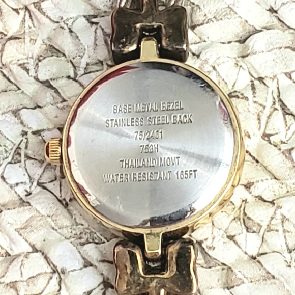 Water Resistant Armitron Now Water 165 Resist Gold and Silver Tone - Picture 9 of 12